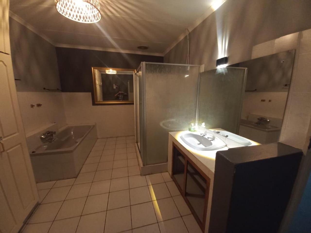 Anri Guesthouse Bloemfontein Extérieur photo
