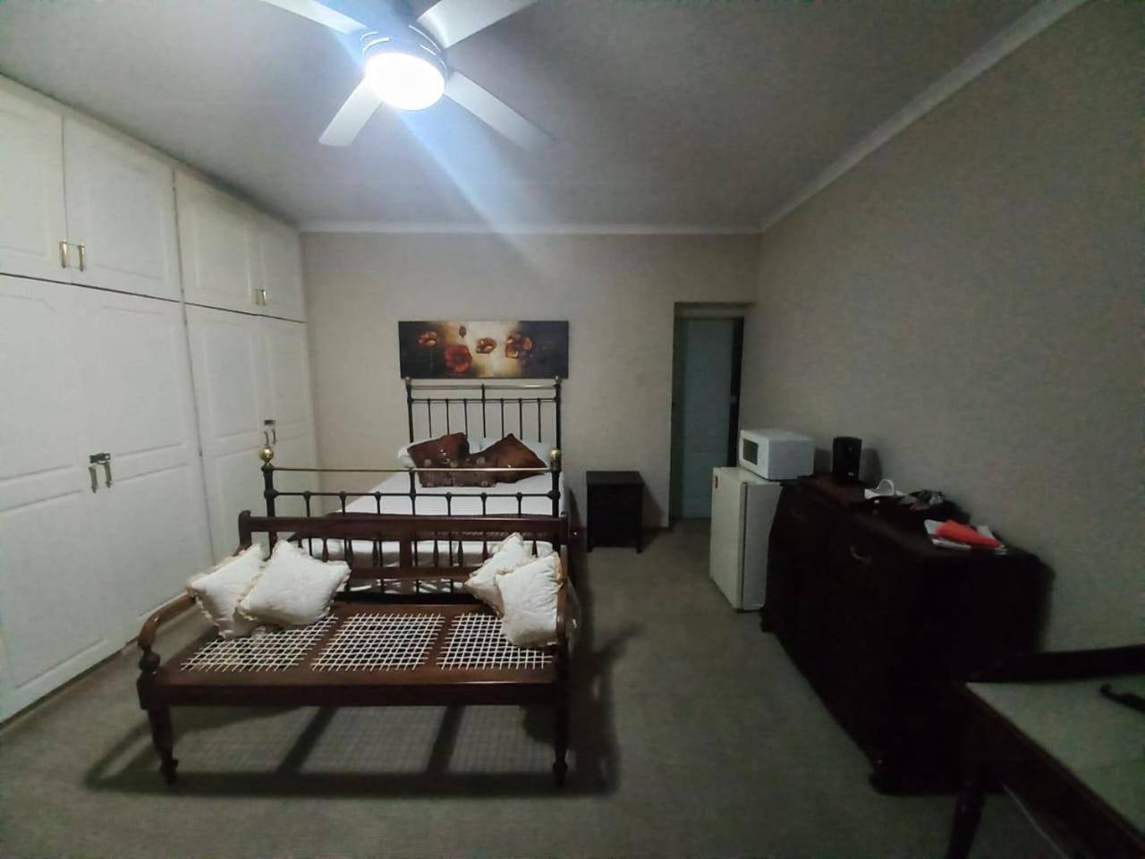 Anri Guesthouse Bloemfontein Extérieur photo