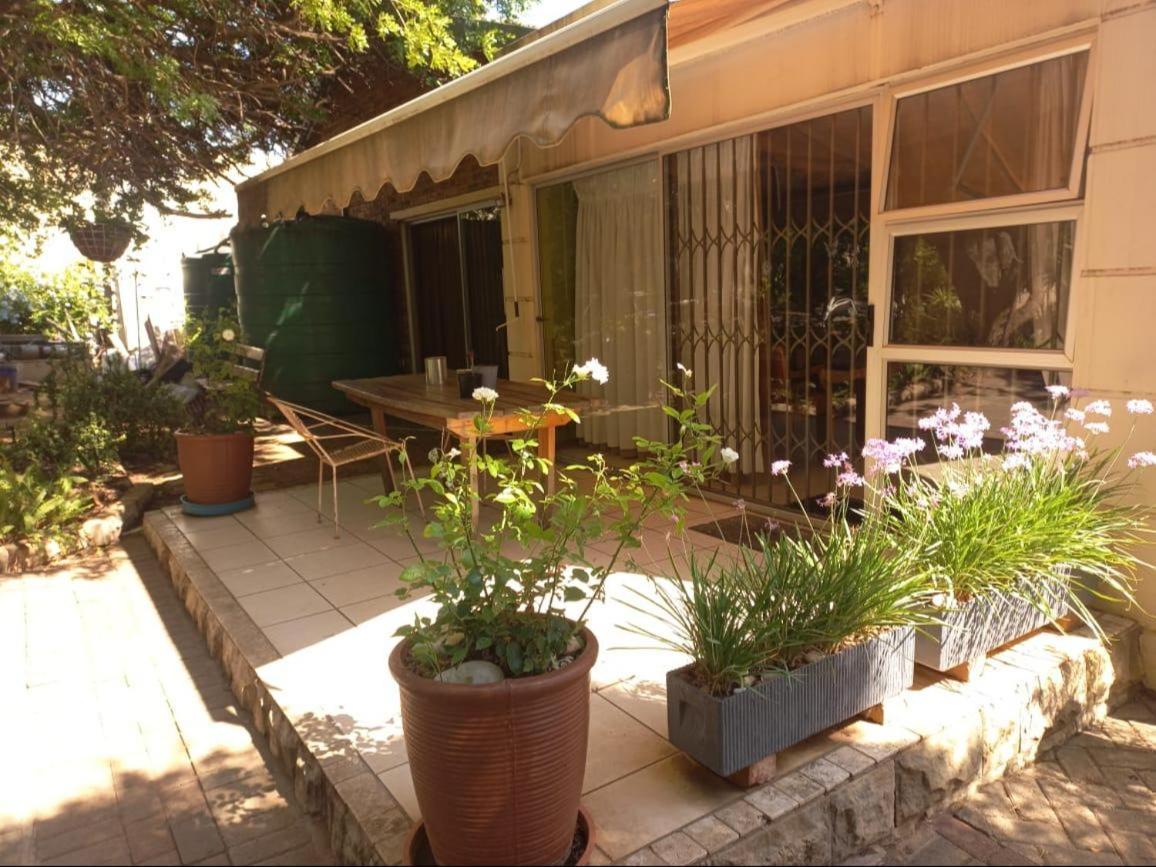 Anri Guesthouse Bloemfontein Extérieur photo
