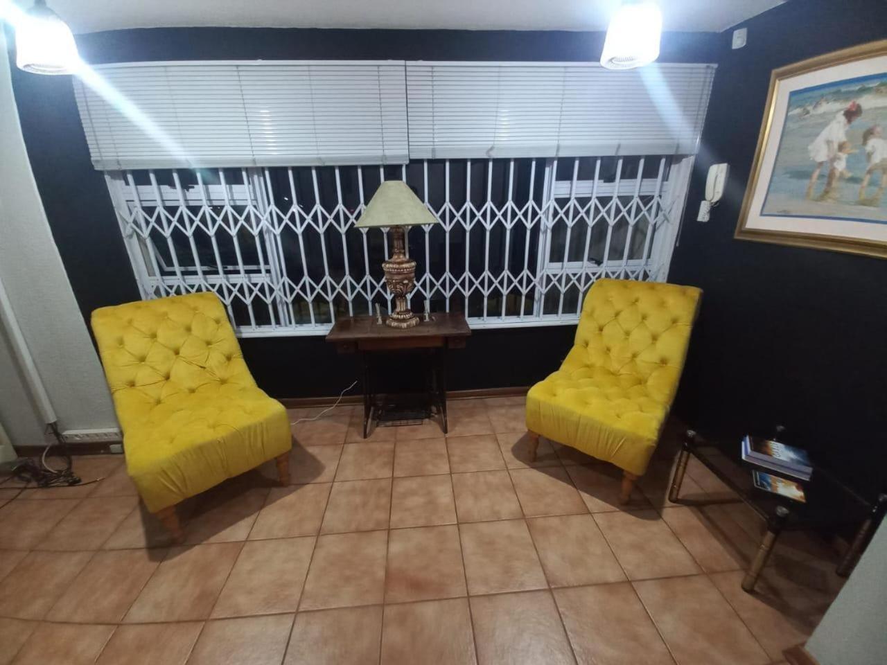 Anri Guesthouse Bloemfontein Extérieur photo