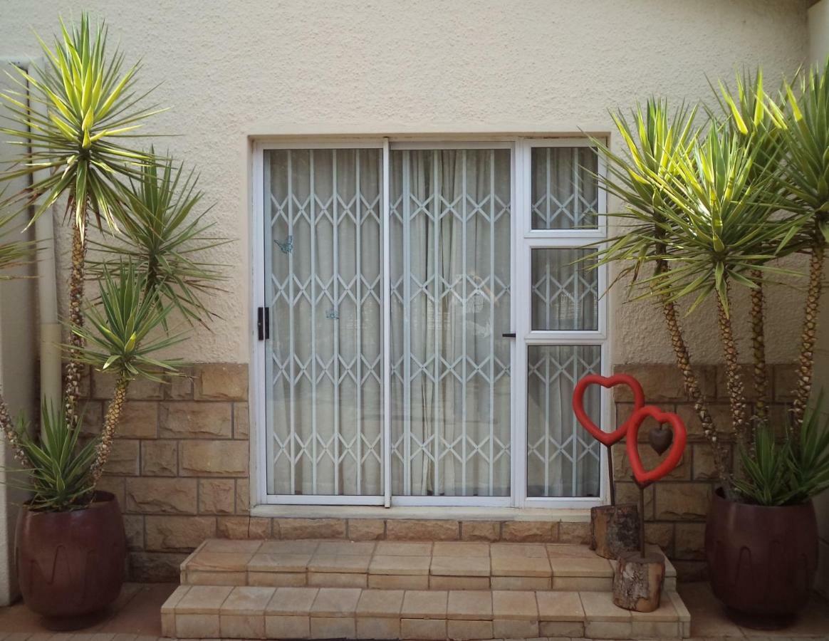 Anri Guesthouse Bloemfontein Extérieur photo